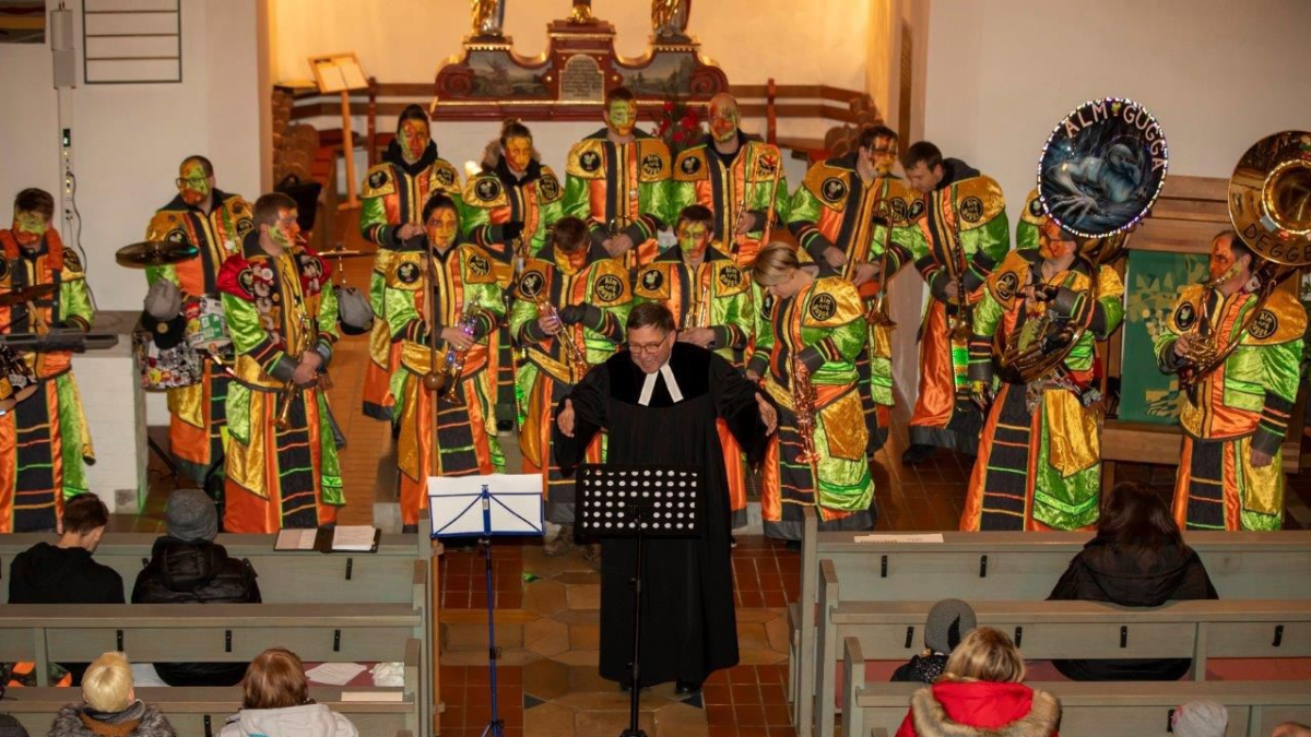 Faschingsgottesdienst-der-Alm-Gugga-in-M-nchsdeggingen-Es-ist-f-r-jeden-etwas-dabei-