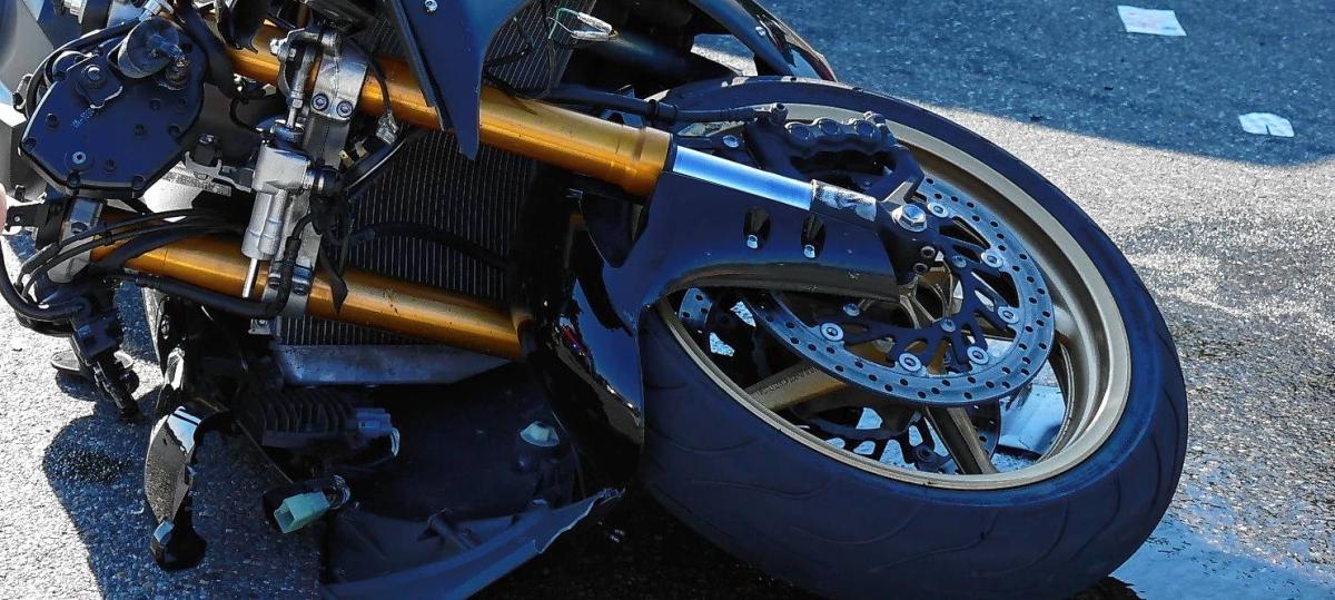 „Geisteskranke Raserei“: Motorradfahrer verletzt Radfahrer schwer und wird verurteilt