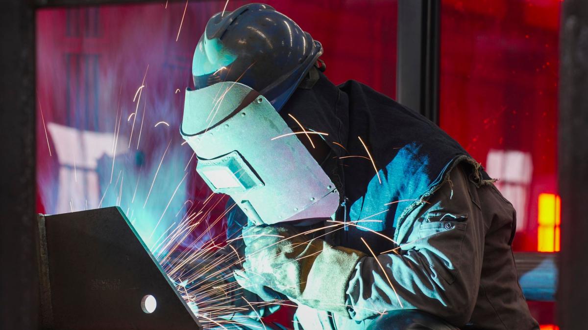 Schwache-Nachfrage-belastet-Stimmung-in-Chinas-Industrie