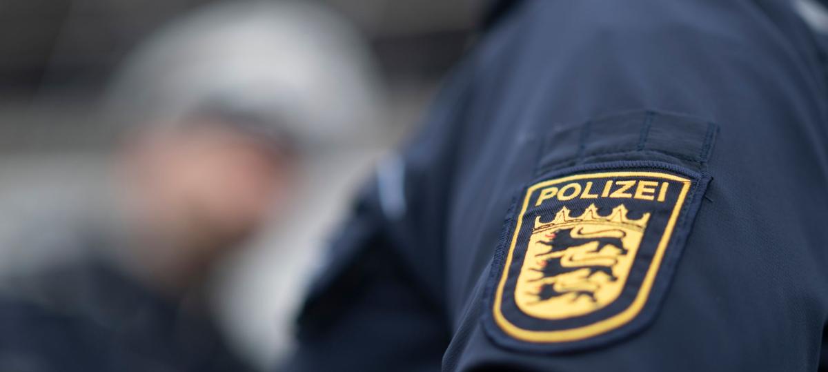 Für einen betrunkenen Autofahrer geht es vom Acker in die Psychiatrie