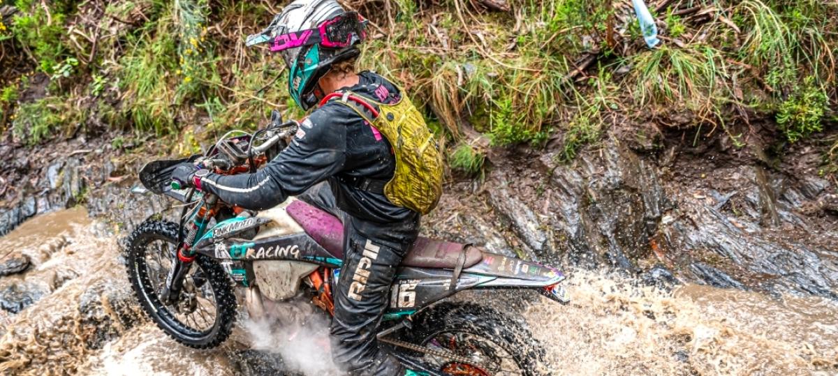 Im Hard-Enduro-Sport bricht Eva Täuber in eine Männerdomaine ein