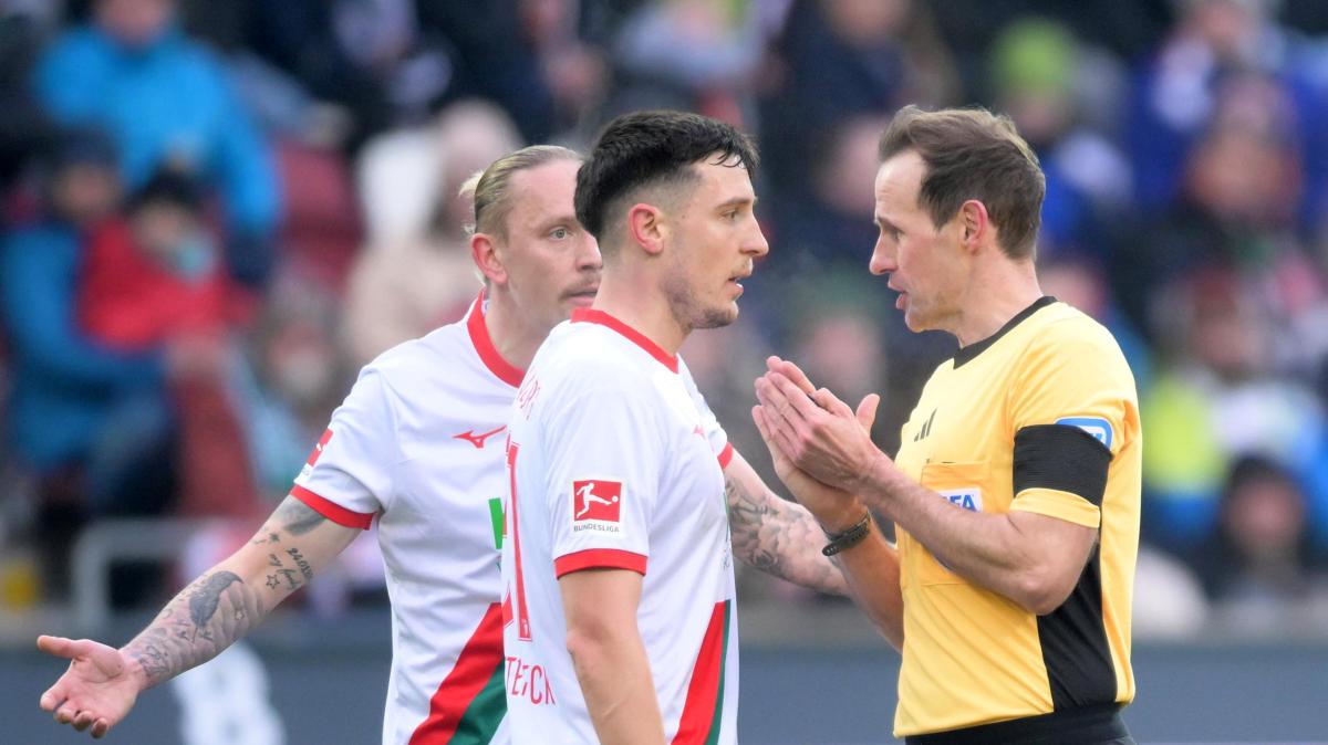 Partie-gegen-St-Pauli-FCA-rger-ber-Schiedsrichter-Stegemann