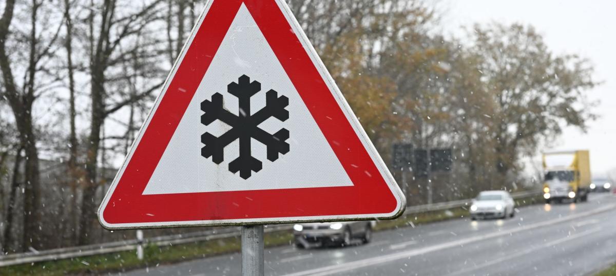 Autos krachen in Zäune und Lenker fahren weiter