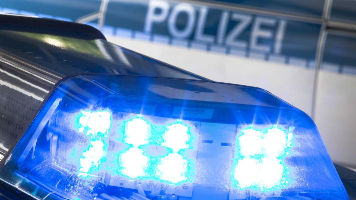 Unfallflucht-Unbekannter-hinterl-sst-in-Holzheim-8000-Euro-Schaden