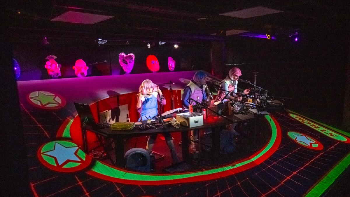 Stanislaw-Lem-neu-interpretiert-Innovatives-Theatererlebnis-feiert-Publikumserfolg