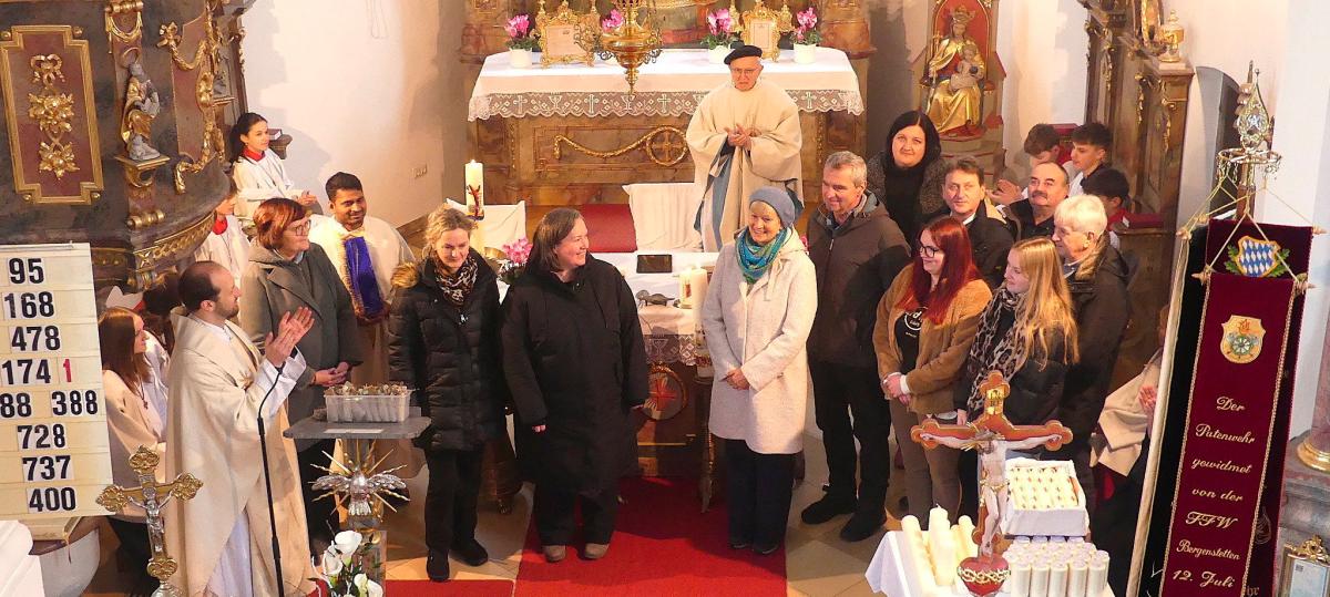 Kirche Untereichen füllt sich mit Licht der Menschen