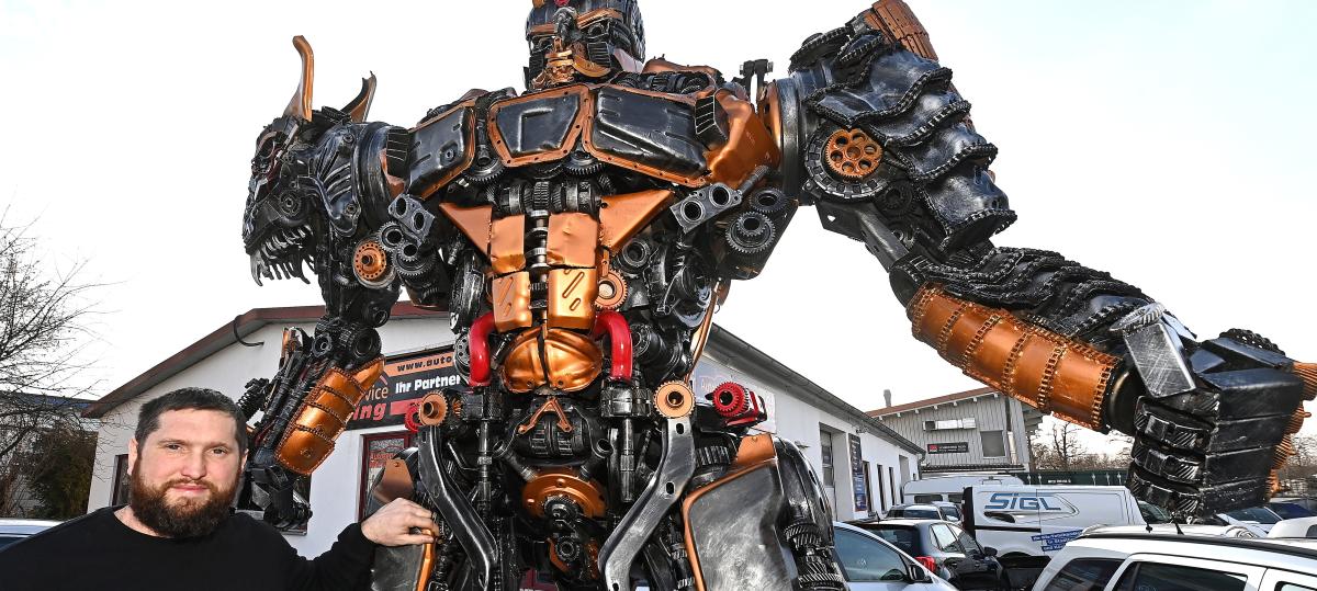 Rainer Lehner verwirklicht sich mit seinem gigantischen Transformer einen Kindheitstraum