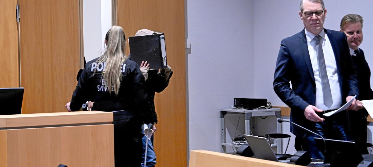 „Oma, du musst kommen, es ist überall Blut“: Erschütternde Szenen im Prozess um den Mord an Nina H.