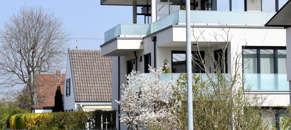 „Wohnen ist eine existenzielle Frage geworden“: Streit über das Tempo beim Bauturbo