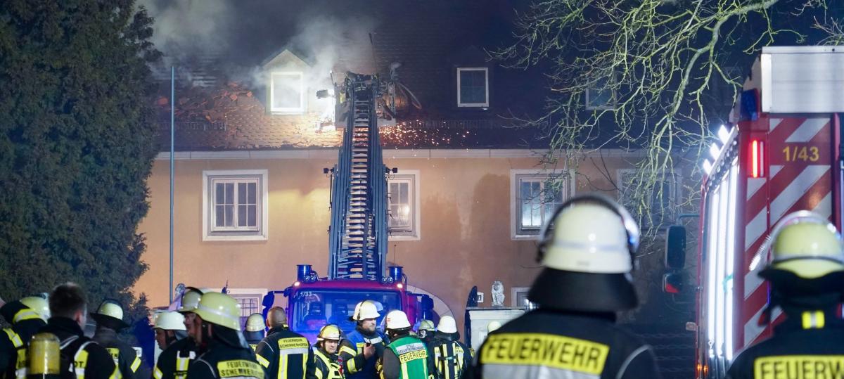 Feuer in historischem Gebäude – drei Verletzte