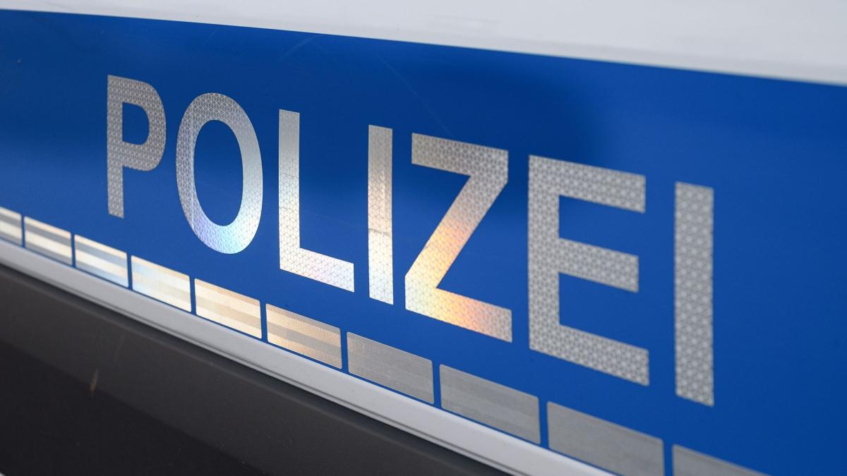 Auto-prallt-in-Gersthofen-gegen-Baum-Fahrer-wird-leicht-verletzt