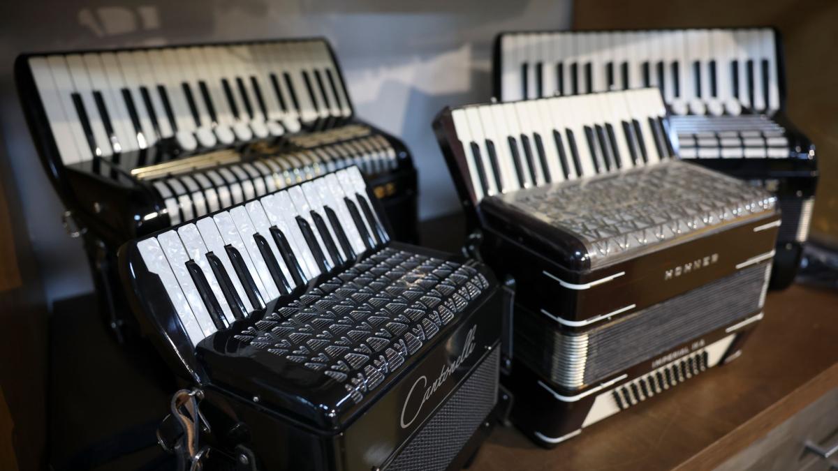 Augsburger-Akkordeonisten-erz-hlen-warum-sie-ihr-Instrument-lieben