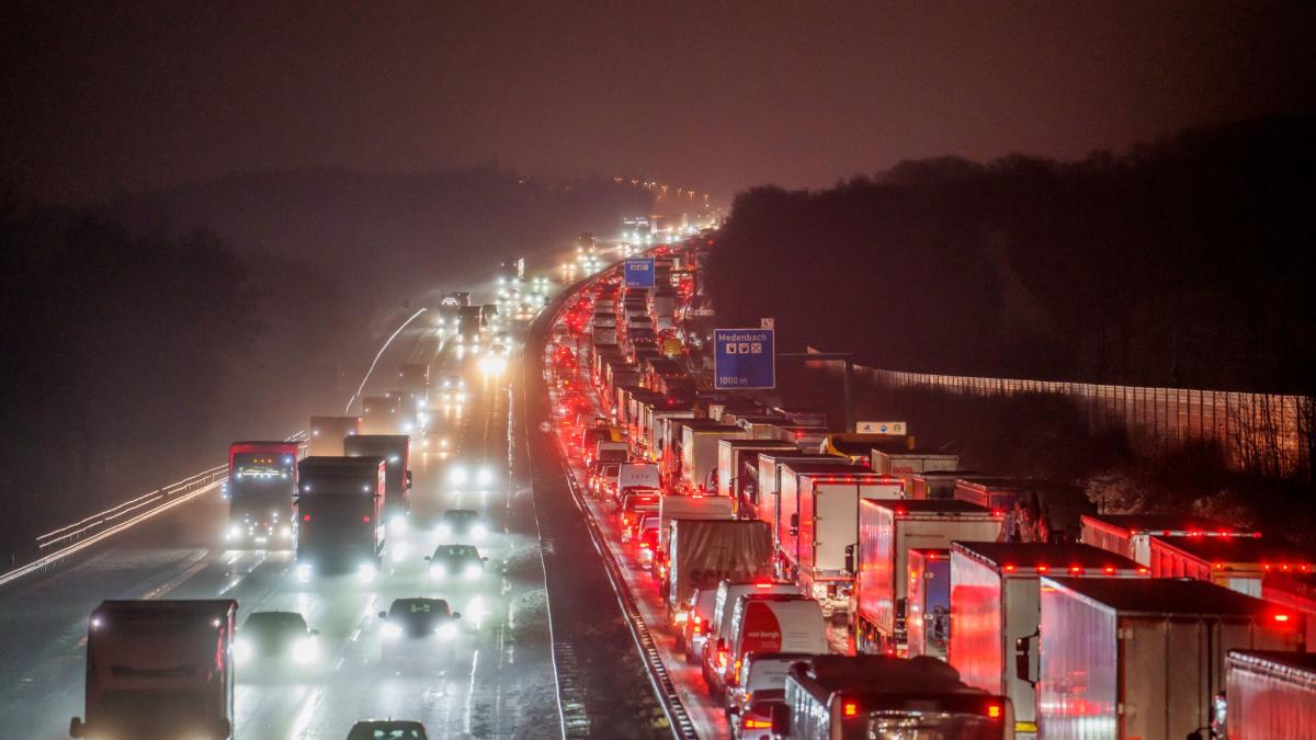 hessens-autofahrer-standen-ber-33-500-stunden-im-stau
