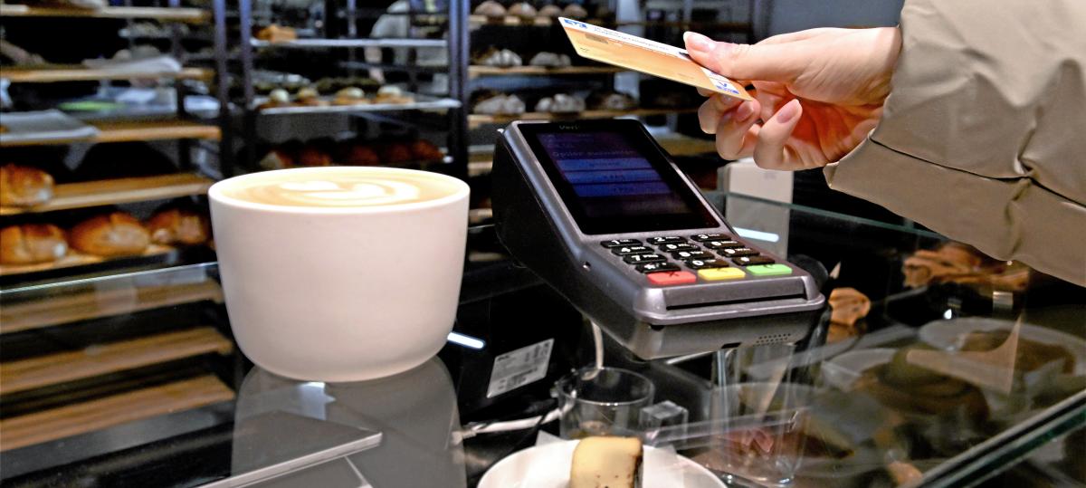 Bargeld ade? Warum man in diesen Augsburger Betrieben nur noch mit Karte zahlen kann