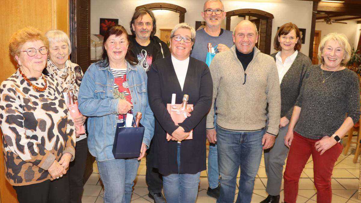 Kulturgemeinde-Burgkunstadt-wertet-das-Stadtbild-mit-Schustermaschinen-auf