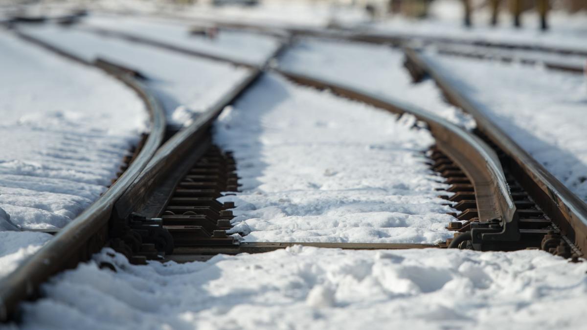 Personen-im-Gleis-Am-M-nchner-Hauptbahnhof-fahren-derzeit-keine-Z-ge