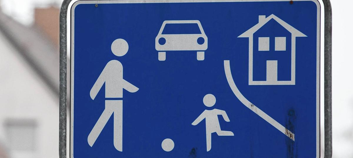 Gefährdung der Kinder: Neuer verkehrsberuhigter Bereich im Neuburger Ostend