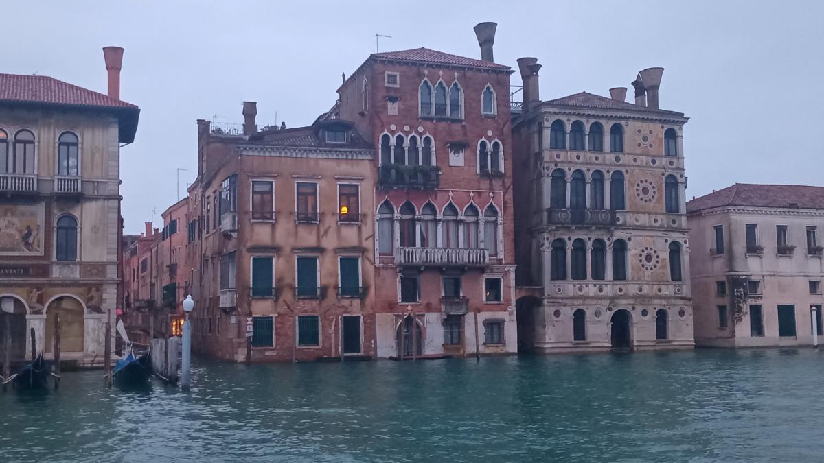 wer-will-den-gespenster-palast-in-venedig