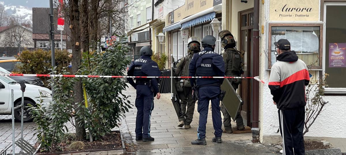 Großeinsatz aktuell: SEK eingetroffen -Anwohner sollen in ihren Wohnungen bleiben