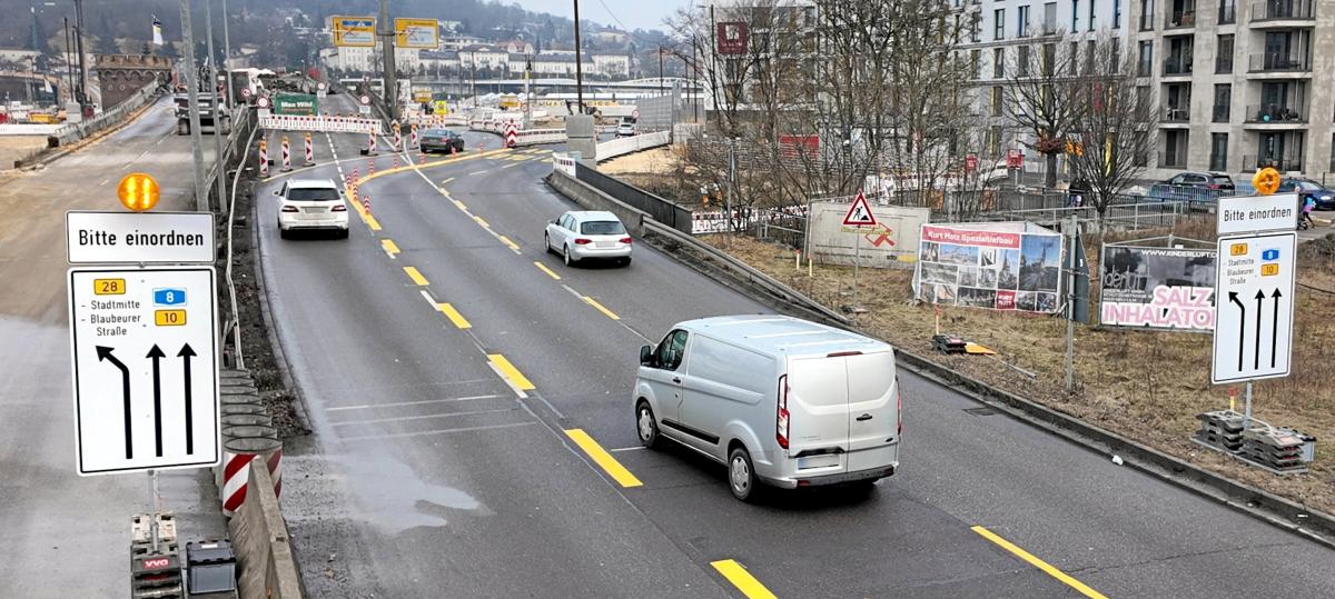 B10-Baustelle am Blaubeurer Tor: Neue Markierung stoppt Verwirrung bei Autofahrern nicht