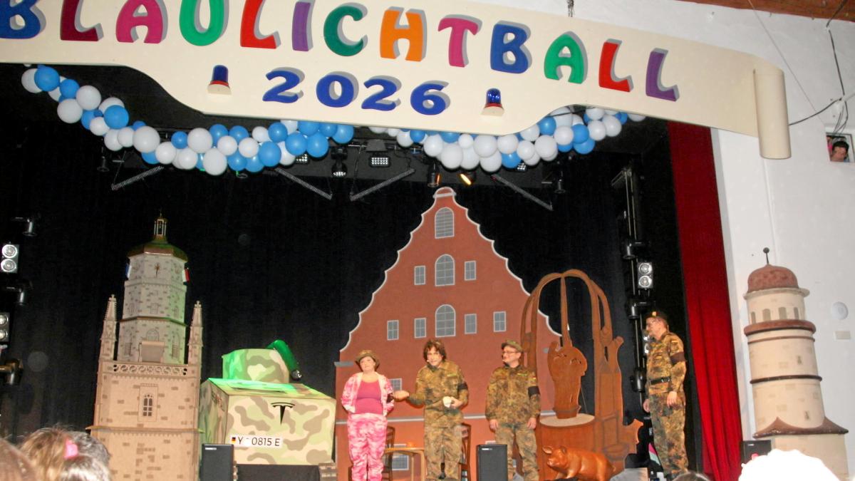 Mit-dem-E-Panzer-durch-N-rdlingen-So-war-der-Blaulichtball-im-Kl-sterle