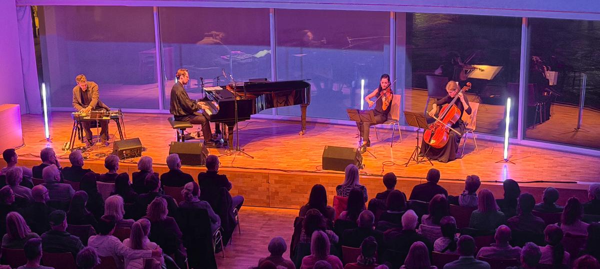 „Between us“: Ein neues Kapitel aufgeschlagen