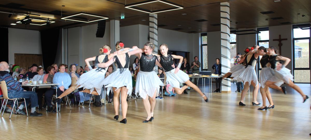 Erste Olympiade beim Seniorenfasching in Apfeldorf