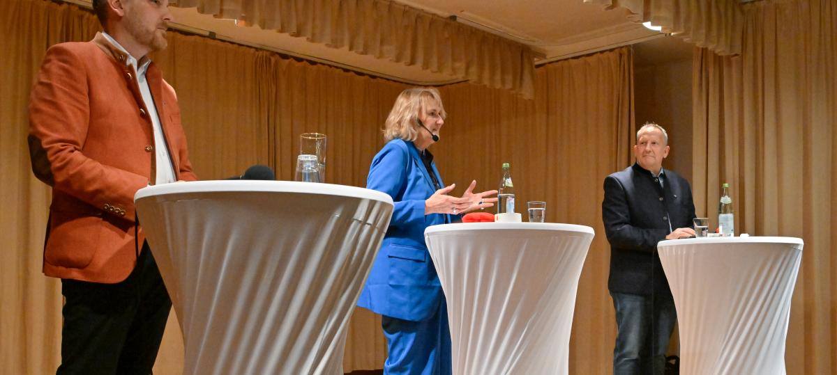 Zwei Kandidaten, eine Podiumsdiskussion und keinen klaren Gewinner