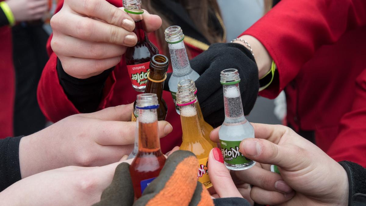 Karneval-sicher-feiern-Auto-parken-Party-starten