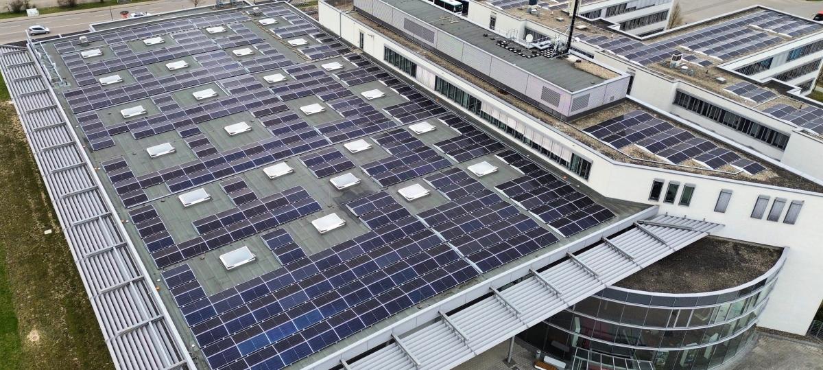 Daimler-Bus-Werk Neu-Ulm nimmt über 1.000 Photovoltaik-Module in Betrieb