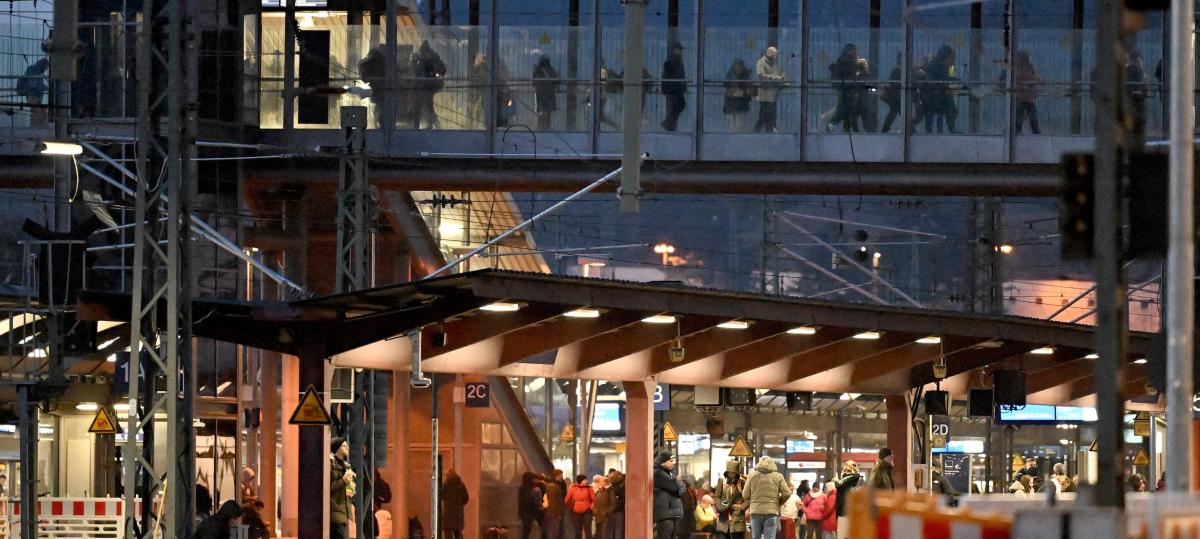 Chaos am Ulmer Hauptbahnhof: Zugausfälle wegen unbekannter Störung mit unbekannter Dauer