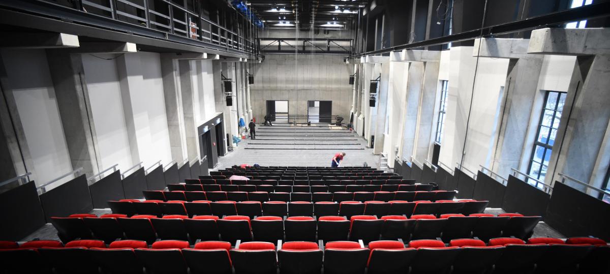 Was passiert mit der Brechtbühne nach der Rückkehr des Theaters in die Augsburger Innenstadt?