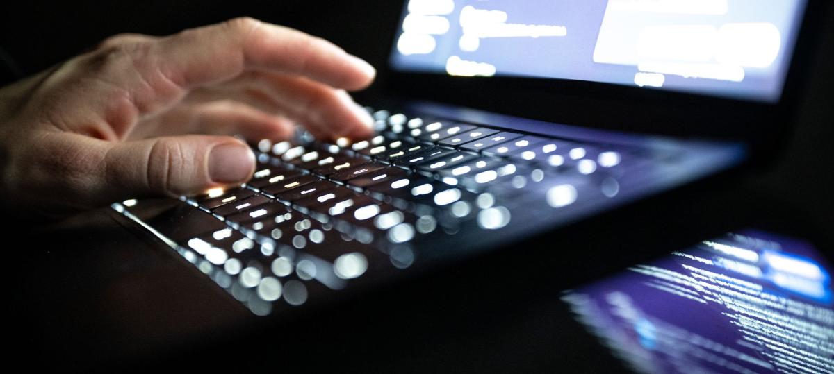 Betrüger verwenden Daten einer Frau, um einen Kredit aufzunehmen