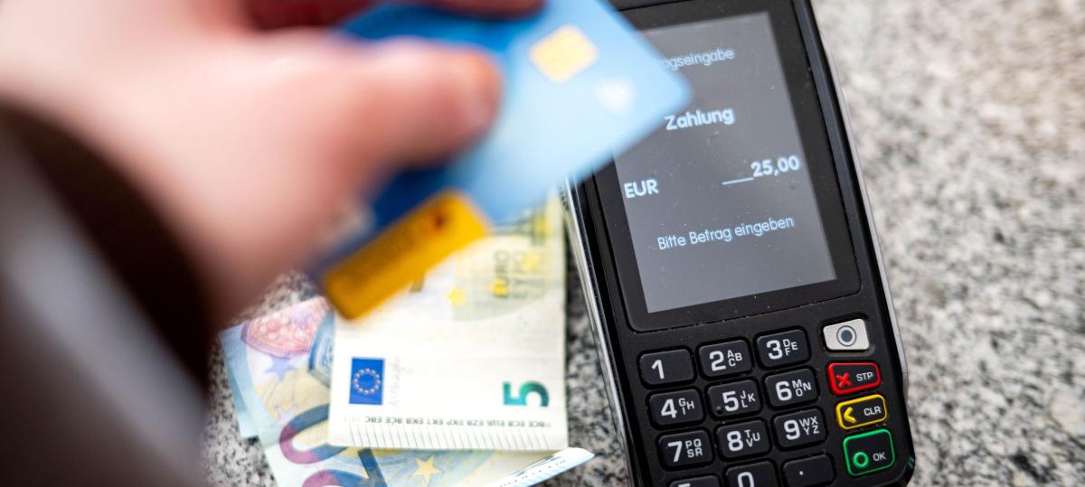 „Totale Bevormundung“ oder „gute Entscheidung“: Das halten Leser vom bargeldlosen Bezahlen