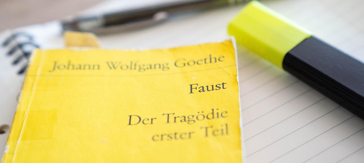 Bayern regiert an der Realität vorbei: „Faust“ sollte man in der Schule in einfacher Sprache lesen