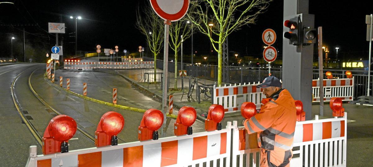 Kienlesbergstraße für B10-Brückenabriss jetzt gesperrt: Sperrung sorgt für Chaos