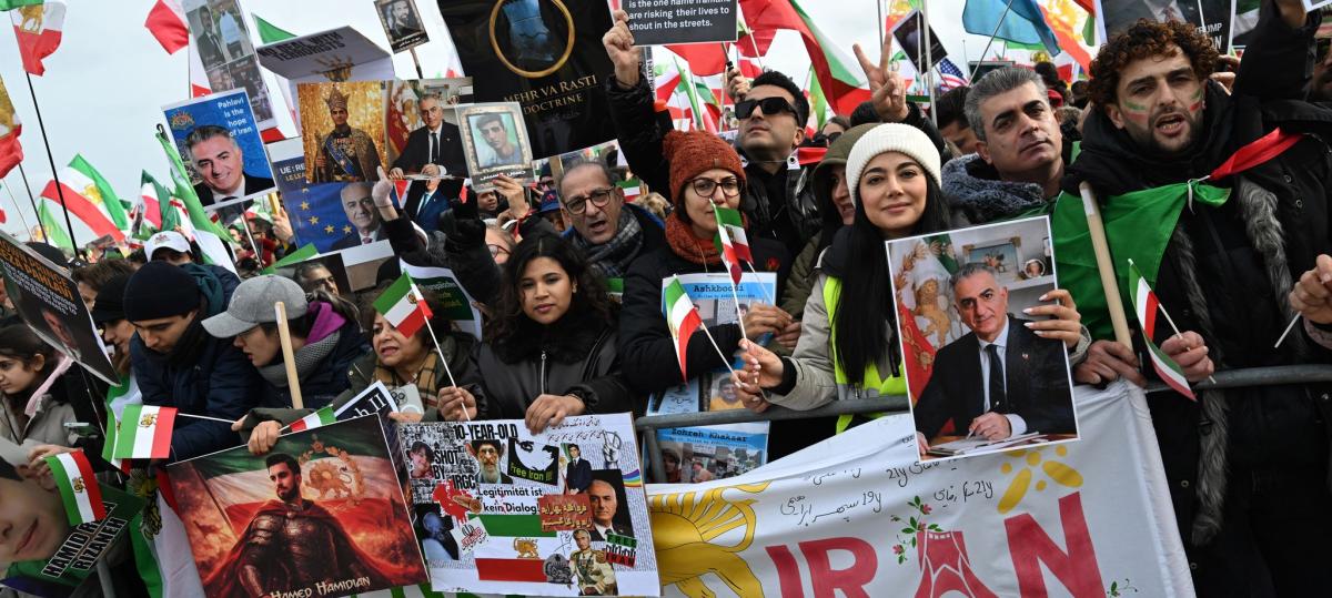 Verbotene Drohnen in der Luft: 250.000 Menschen bei Demo für Iran auf Theresienwiese