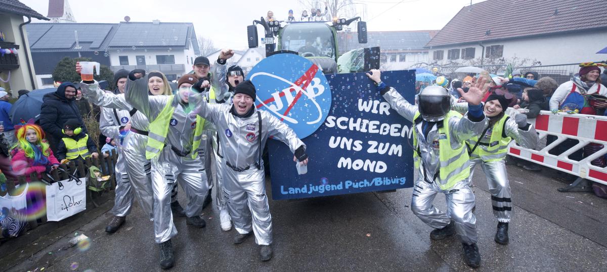 Unsere Bilder vom Gaudiwurm: Die "Cars" haben in Untermühlhausen die Nase vorn