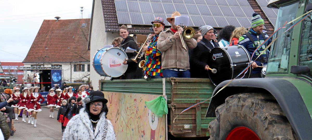 Buntes Treiben trotz Frost: So war der Faschingsumzug in Finningen