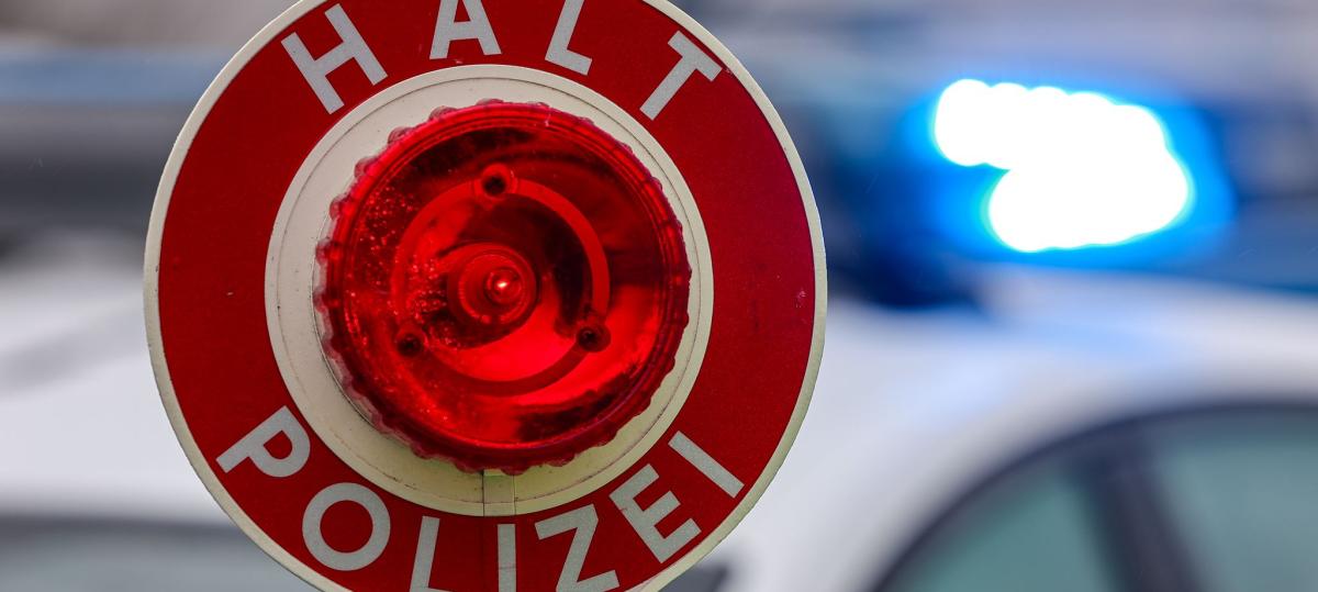 16-Jähriger am Steuer eines Autos - und der Vater sitzt daneben