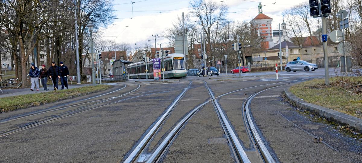 Großbaustelle in den Osterferien: Stadtwerke Augsburg sanieren Weichen am Roten Tor