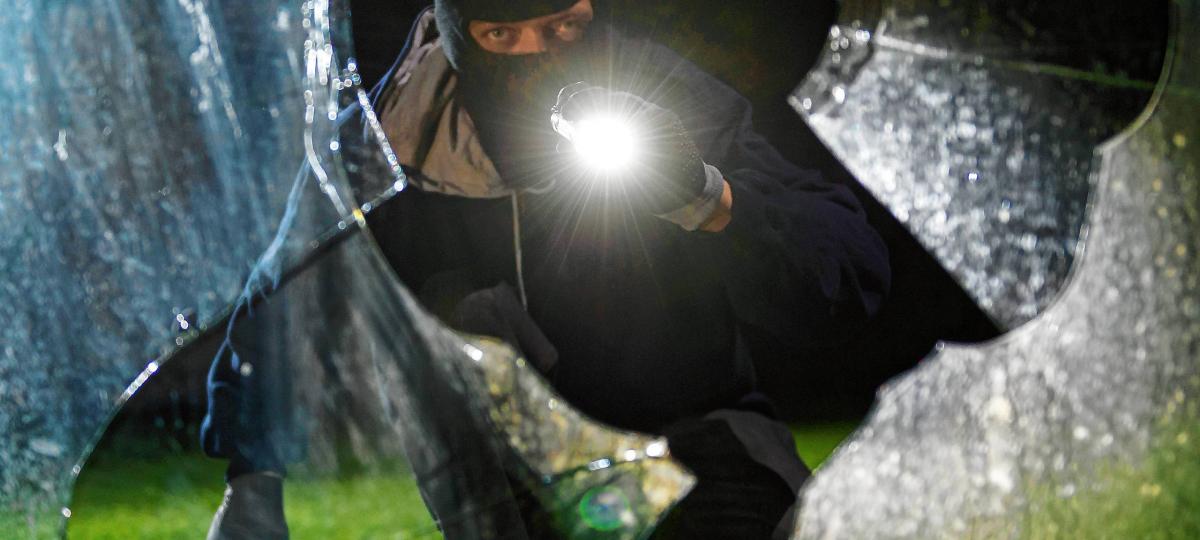 Frau sucht Schlafplatz und dringt unberechtigt in unbewohntes Haus ein