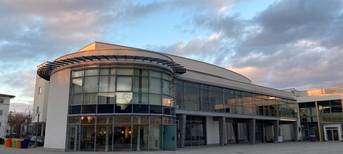 Kostenlose Events rund um die Demokratie: Senden lädt ein zu Pubquiz, Poetry Slam und Filmabend