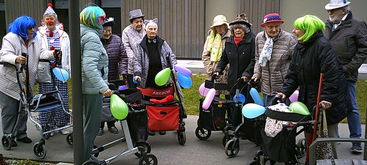 Senioren gestalten ihren eigenen kleinen Faschingsumzug in Weißenhorn