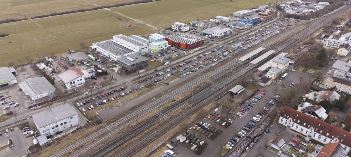 Müssen Pendler zukünftig Gebühren für das Parken am Kauferinger Bahnhof bezahlen?