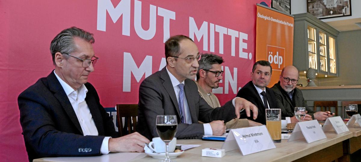 „Er hat es im Kreuz“: ÖDP, Volt und WSA stärken dem Augsburger SPD-Kandidaten den Rücken