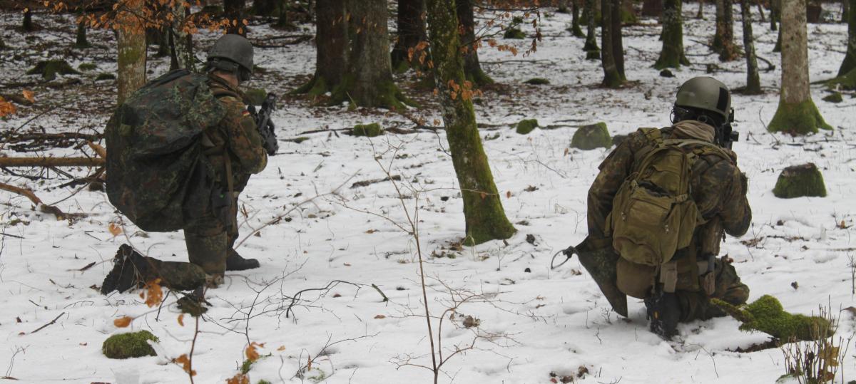 Angehende Spezialkräfte der Bundeswehr üben bei Dunkelheit im Kreis Neu-Ulm