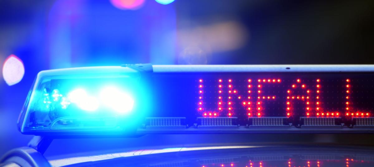 97-Jähriger übersieht Vorfahrt – Aufprall schleudert Auto von der Straße