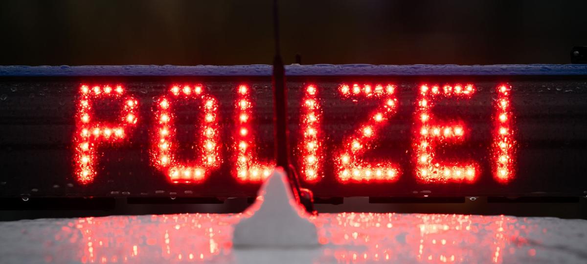 Stau auf A7 Richtung Füssen/Reutte: Entlaufene Hunde werden mit Drohne und Hundeführer gesucht