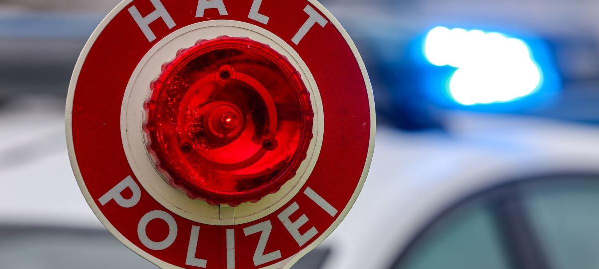 Betrunkener Geisterfahrer auf B19 in Heidenheim fährt Polizeistreife direkt entgegen